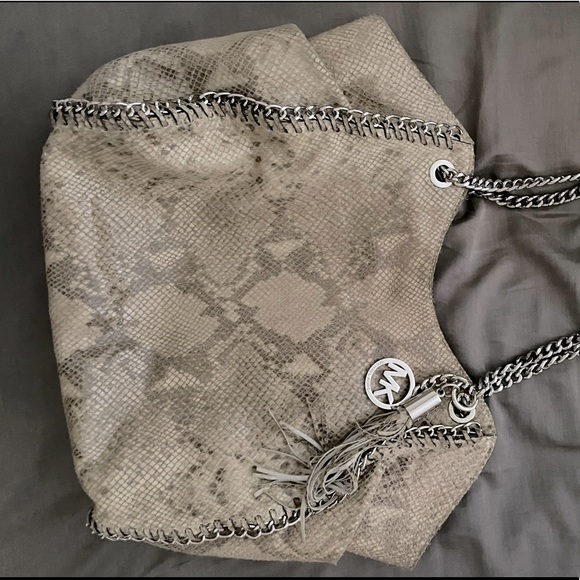 MICHAEL KORS PURSE - Picture 2 of 2